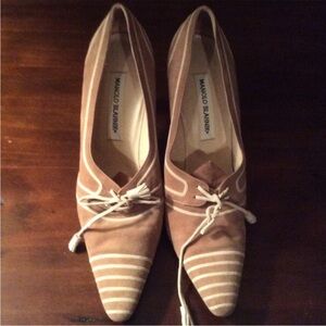 Vintage suede Manolo Blahnik Women's Tan Lace-Up Shoes